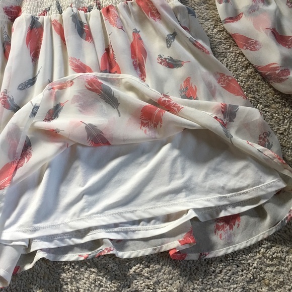 Cold shoulder feather dress - Picture 6 of 7